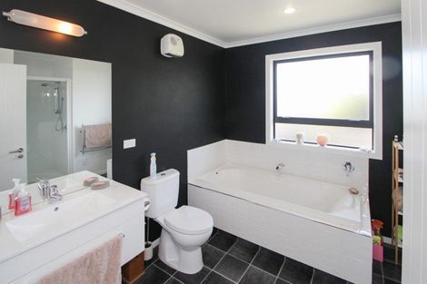 Photo of property in 17 Blue Stone Drive, Waiareka Junction, Oamaru, 9401