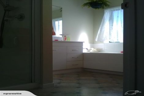 Photo of property in 3a Simons Street, Moturoa, New Plymouth, 4310