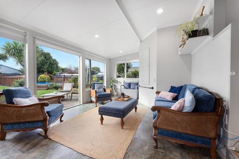 Photo of property in 19 Hillcrest Drive, Kelvin Grove, Palmerston North, 4414