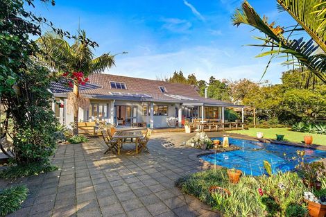 Photo of property in 660 Waitakere Road, Kumeu, 0891