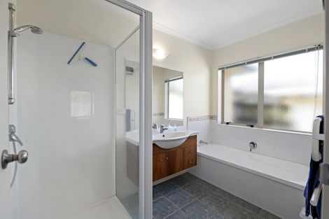 Photo of property in 8 Mcleod Place, Papamoa Beach, Papamoa, 3118