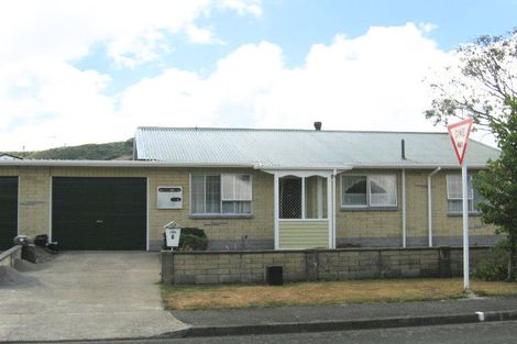 Photo of property in 2 Roband Crescent, Brown Owl, Upper Hutt, 5018