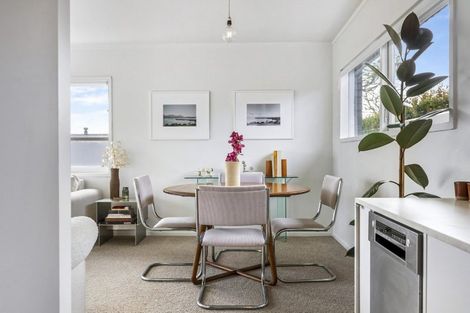 Photo of property in 4/134 Calliope Road, Stanley Point, Auckland, 0624