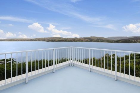 Photo of property in 28 Molyneux Close, Whitby, Porirua, 5024