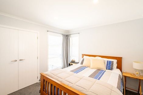 Photo of property in 96 Johnstone Drive, Fitzherbert, Palmerston North, 4410