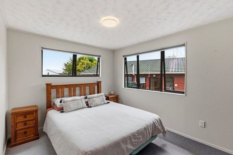 Photo of property in 5 Hurworth Grove, Waikanae, 5036