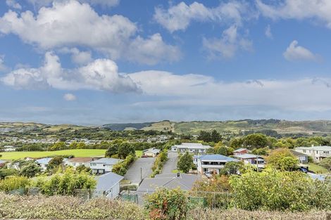 Photo of property in 11 Saint Edmund Crescent, Tawa, Wellington, 5028