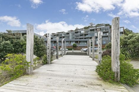 Photo of property in Patent 326 Apartments, 209s/326 Evans Bay Parade, Hataitai, Wellington, 6021