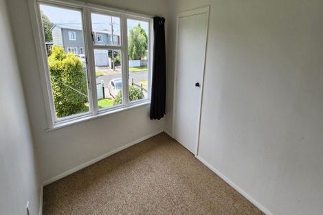 Photo of property in 7 Cook Street, Marfell, New Plymouth, 4310