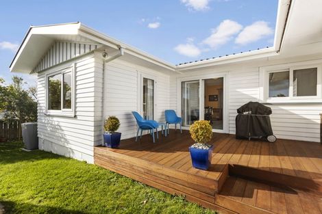 Photo of property in 11 Diane Grove, Paparangi, Wellington, 6037