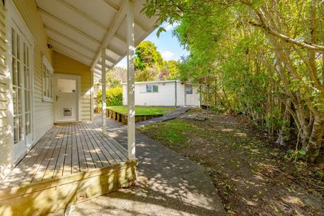 Photo of property in 42 Mountain Road, Henderson Valley, Auckland, 0612