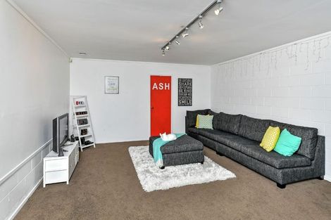 Photo of property in 1/305 East Coast Road, Mairangi Bay, Auckland, 0630