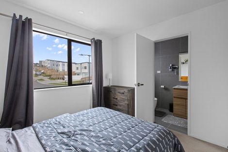 Photo of property in 20a Putiputi Way, Papakura, 2110