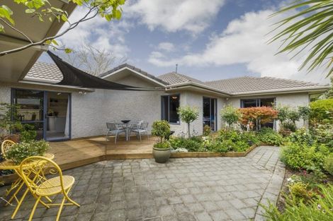 Photo of property in 24 Greenwood Place, Fitzherbert, Palmerston North, 4410