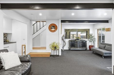 Photo of property in 12 Knox Road, Swanson, Auckland, 0612