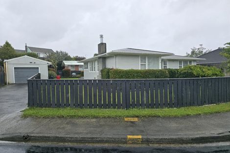 Photo of property in 4 Tiwakawaka Grove, Heretaunga, Upper Hutt, 5018
