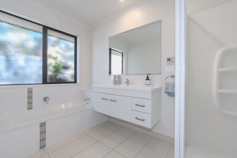 Photo of property in 164 Doncaster Drive, Papamoa Beach, Papamoa, 3118