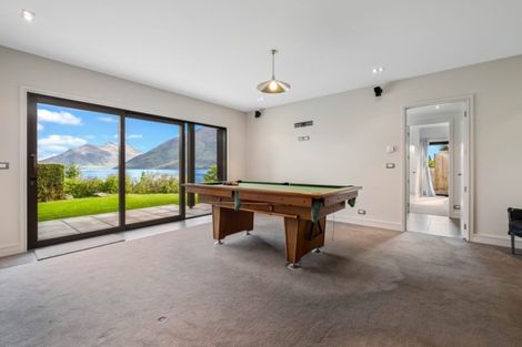 Photo of property in 62 Cedar Drive, Kelvin Heights, Queenstown, 9300