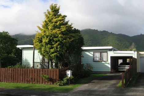 Photo of property in 1-1a Arthur Grove, Waikanae, 5036