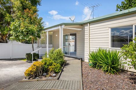 Photo of property in 31 Covil Avenue, Te Atatu South, Auckland, 0610