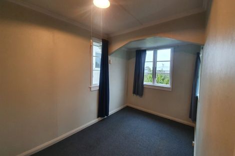 Photo of property in 28 Tarahua Road, Vogeltown, New Plymouth, 4310