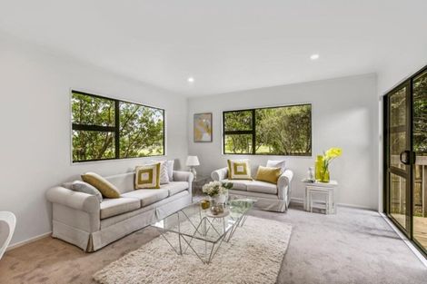 Photo of property in 2/73 Bond Crescent, Forrest Hill, Auckland, 0620