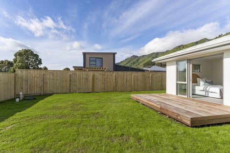 Photo of property in 18 Karearea Avenue, Waikanae, 5036