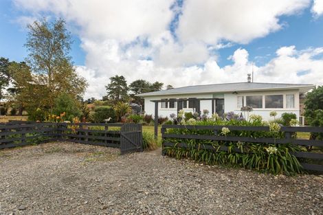 Photo of property in 881 Cowper Road, Dannevirke, 4976