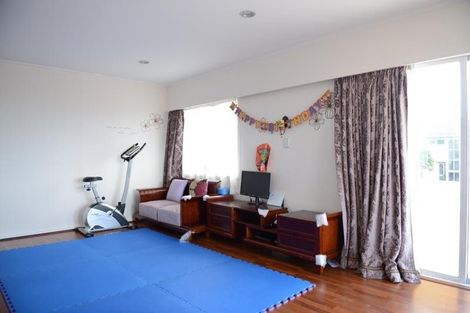 Photo of property in 1/369 East Coast Road, Mairangi Bay, Auckland, 0630