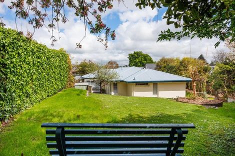 Photo of property in 17 Chilton Grove, Hokowhitu, Palmerston North, 4410