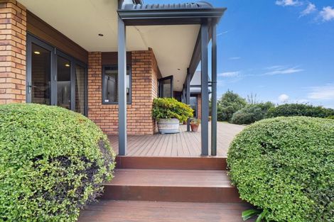 Photo of property in 71 Ruapehu Drive, Fitzherbert, Palmerston North, 4410