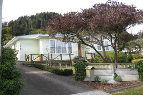 Photo of property in 4 Wise Street, Wainuiomata, Lower Hutt, 5014