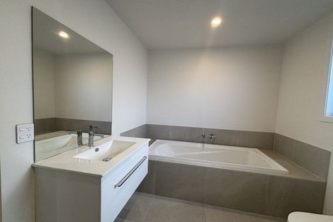 Photo of property in 37 Shelduck Road, Jacks Point, 9371