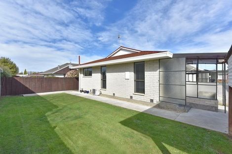 Photo of property in 2/17 Apollo Place, Papanui, Christchurch, 8052