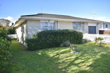 Photo of property in 38 Norfolk Crescent, Otaki Beach, Otaki, 5512