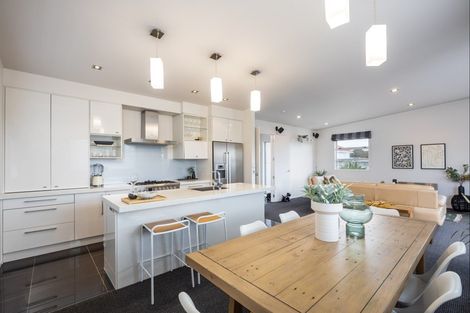 Photo of property in 9b Chilman Street, Strandon, New Plymouth, 4312