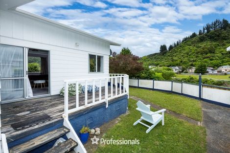 Photo of property in 2/71 Gemstone Drive, Birchville, Upper Hutt, 5018