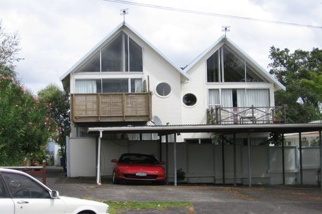 Photo of property in 1/7 Beach Haven Road, Beach Haven, Auckland, 0626