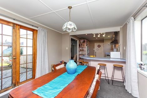 Photo of property in 14 Karaka Street, Merrilands, New Plymouth, 4312