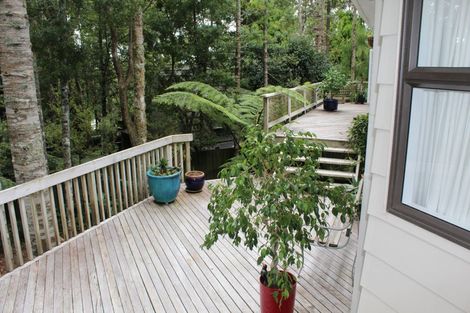 Photo of property in 5 Kaurimu Rise, Titirangi, Auckland, 0604