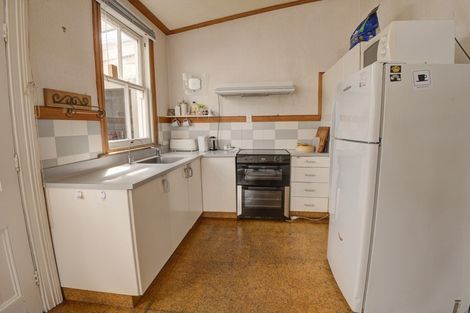 Photo of property in 30 Colenso Avenue, Hospital Hill, Napier, 4110