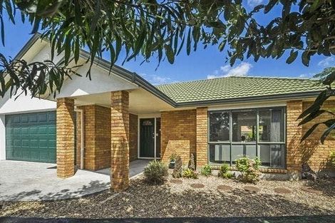 Photo of property in 8 Kalgan Place, Burswood, Auckland, 2013