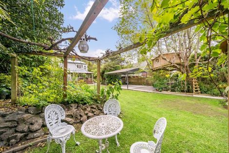 Photo of property in 82 Pinehaven Road, Pinehaven, Upper Hutt, 5019