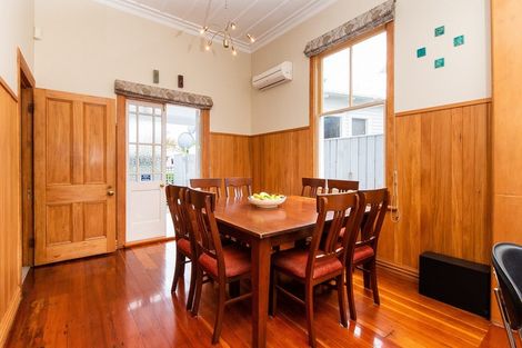 Photo of property in 18 Cobden Road, Bluff Hill, Napier, 4110