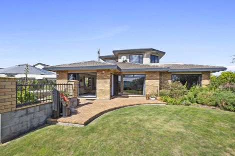 Photo of property in 13 Karina Road, Merrilands, New Plymouth, 4312