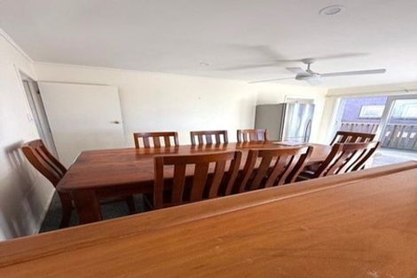 Photo of property in 261 Wairau Road, Totara Vale, Auckland, 0627