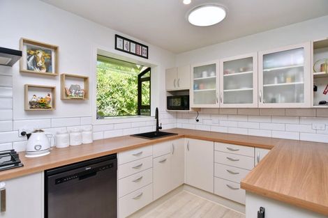 Photo of property in 15 Emlyn Place, Avondale, Christchurch, 8061