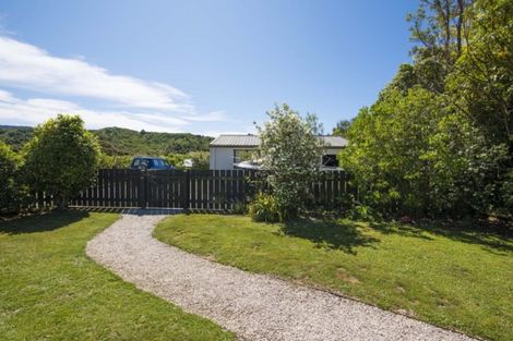 Photo of property in 169 Waikawa Road, Picton, 7220