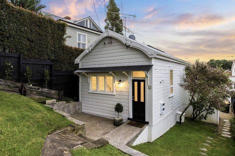 Photo of property in 8 Beach Road, Northcote Point, Auckland, 0627