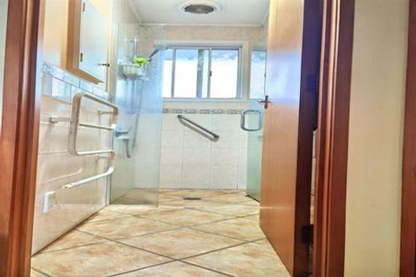 Photo of property in 67 Ravenwood Drive, Forrest Hill, Auckland, 0620